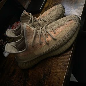 Yeezy boost 350 V2 ‘Sand Taupe’ size 9 1/2